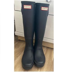 HUNTER: Navy blue tall rain boots